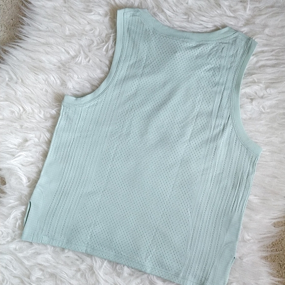 Lululemon tank top - Picture 4 of 4